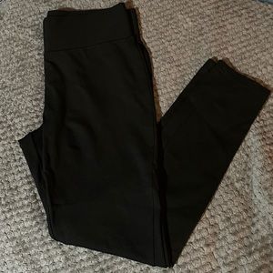 TAHARI Black Legging